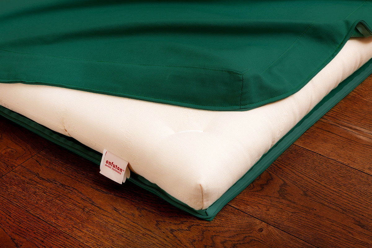 futon-da-appendere-a-parete-Onfuton-04