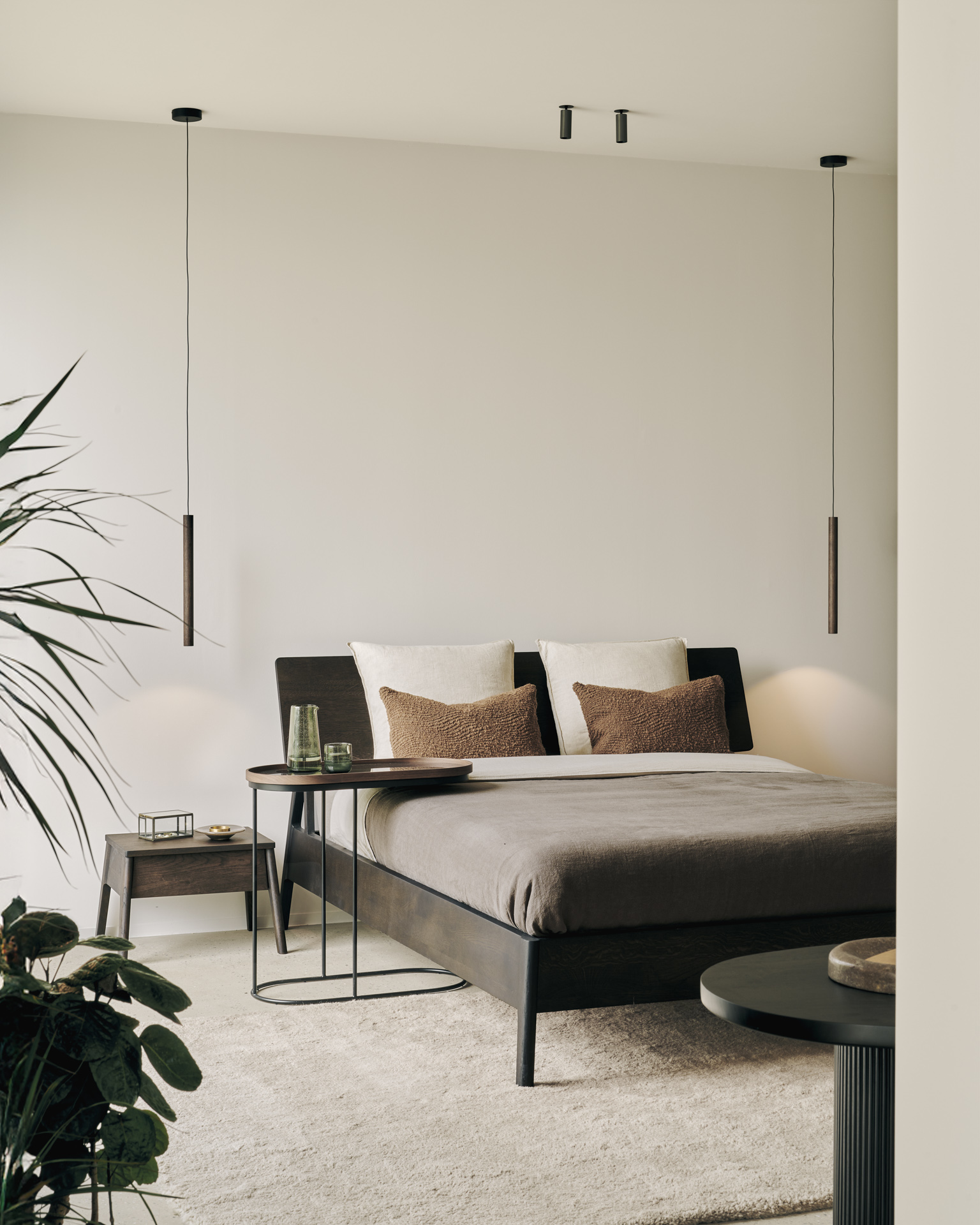 letto Ethnicraft AIR matrimoniale art-51192 in rovere marrone ambientato